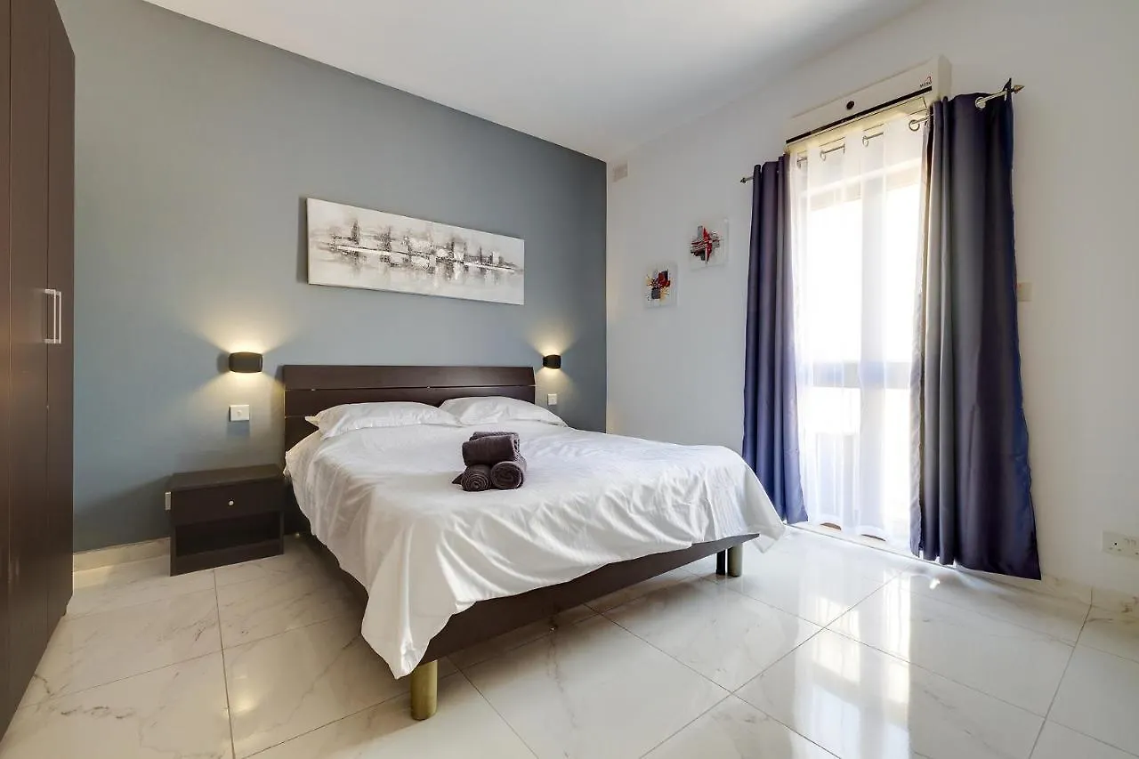 Idyllic Apartment Steps From The Promenade Sliema