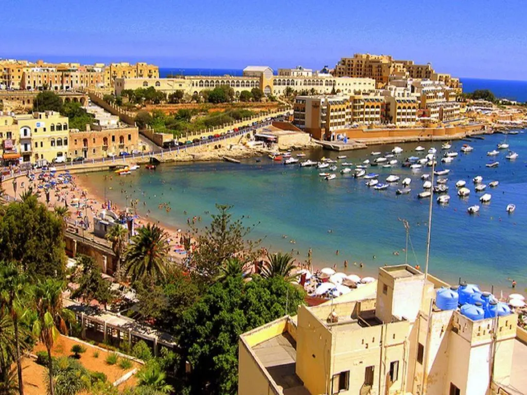Idyllic Apartment Steps From The Promenade Sliema