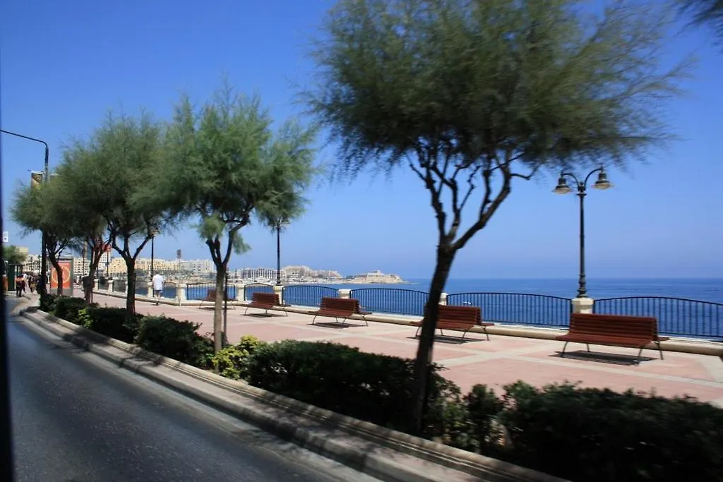Idyllic Apartment Steps From The Promenade Sliema