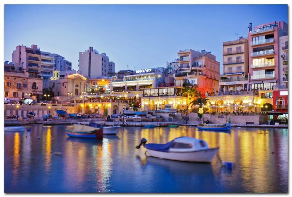Idyllic Apartment Steps From The Promenade Sliema