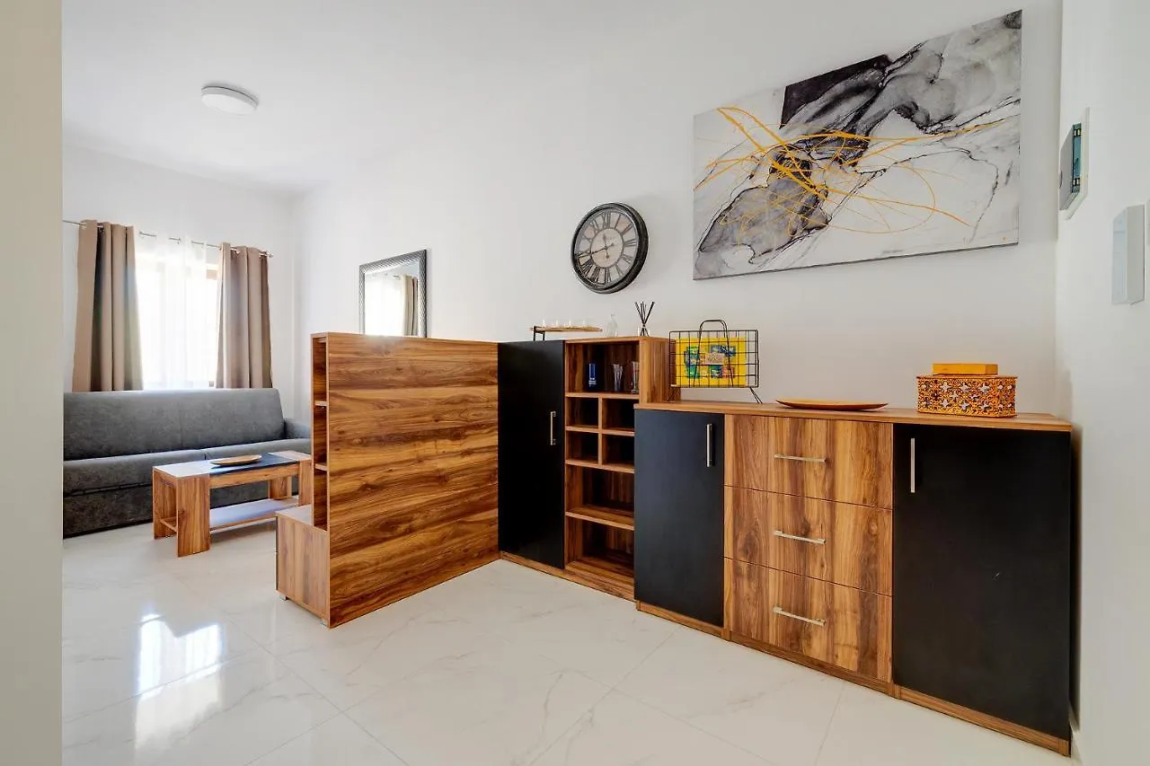Idyllic Apartment Steps From The Promenade Sliema
