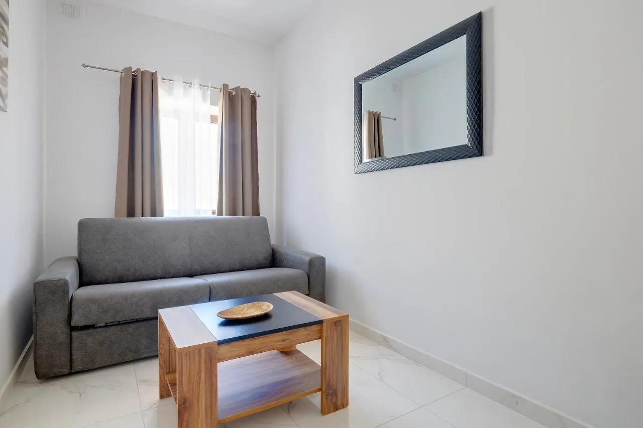 Idyllic Apartment Steps From The Promenade Sliema Malta