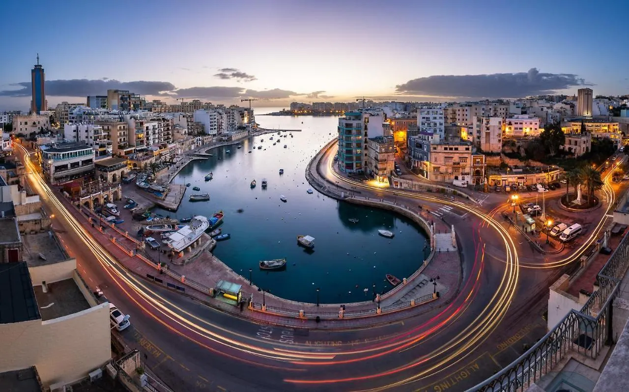 Idyllic Apartment Steps From The Promenade Sliema