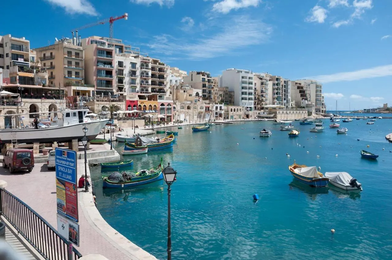 Idyllic Apartment Steps From The Promenade Sliema