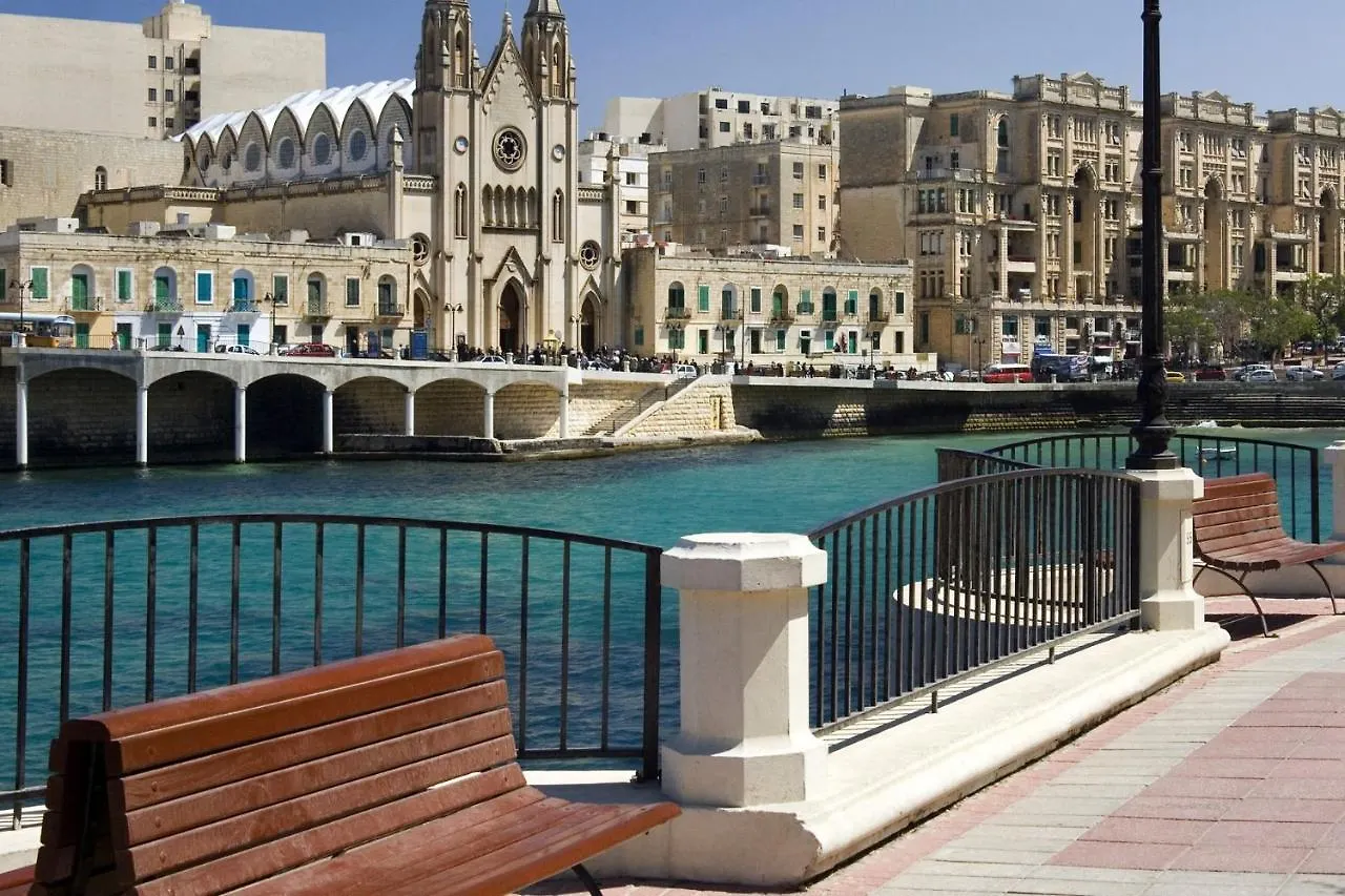 Idyllic Apartment Steps From The Promenade Sliema