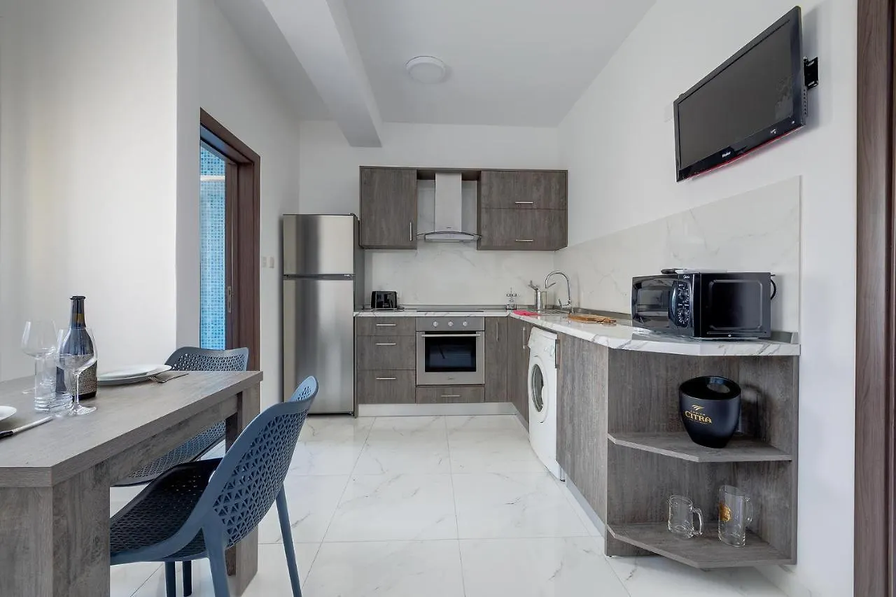 Idyllic Apartment Steps From The Promenade Sliema 0*,