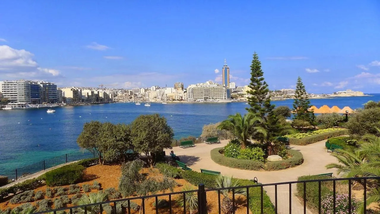 Idyllic Apartment Steps From The Promenade Sliema